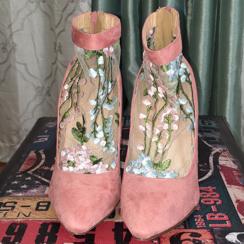 New. Chase & Chloe pumps